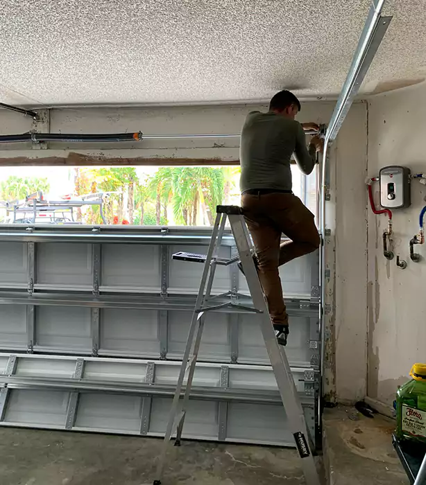 Garage Door Roller Replacement Palmetto Bay in Palmetto Bay, FL